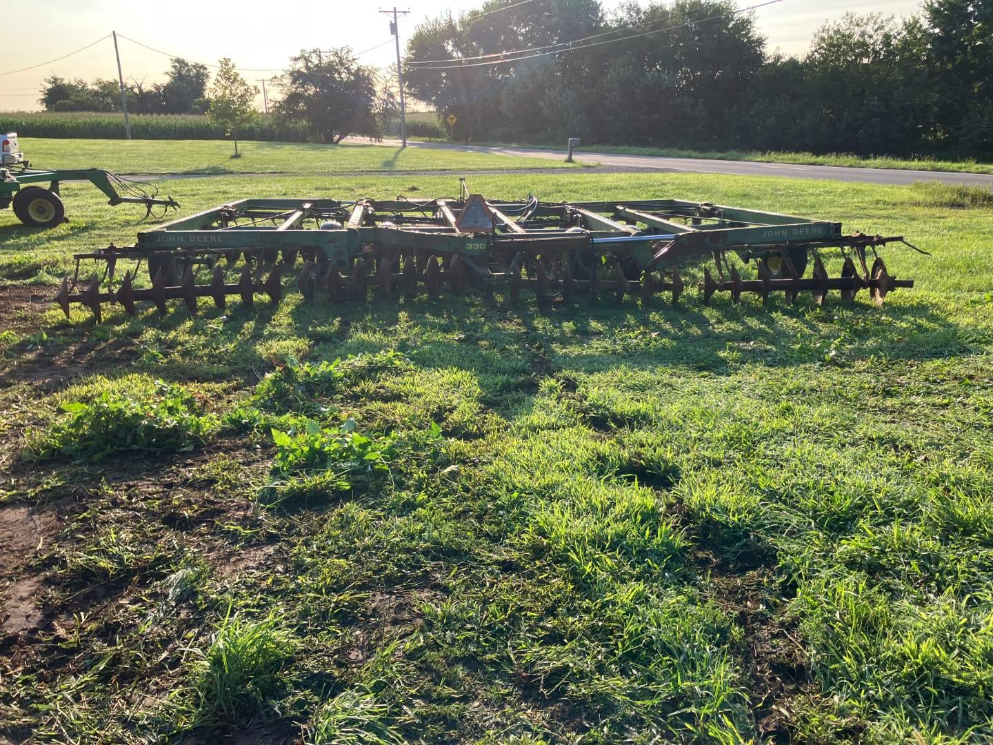 John Deere 330 Equipment Image0