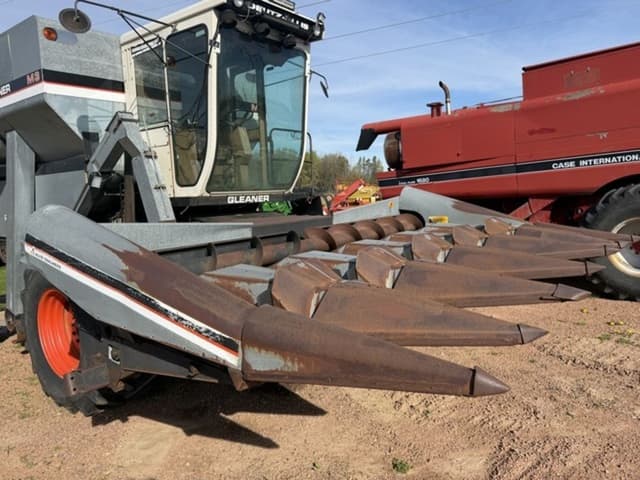 Image of Gleaner 630 equipment image 2