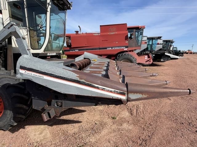 Image of Gleaner 630 equipment image 3