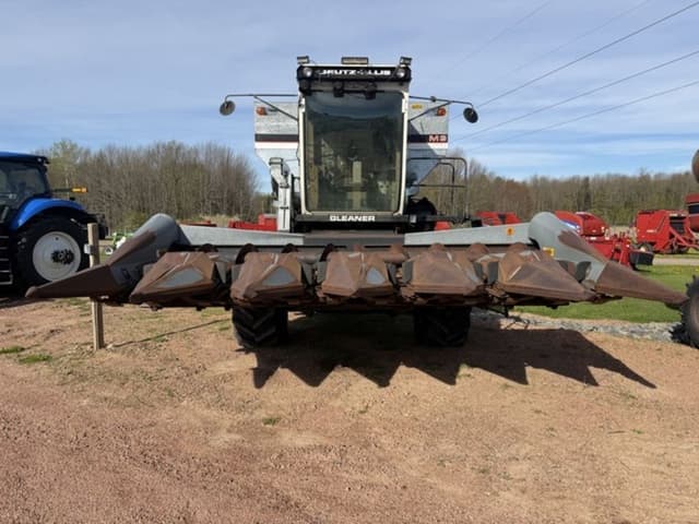 Image of Gleaner 630 equipment image 1