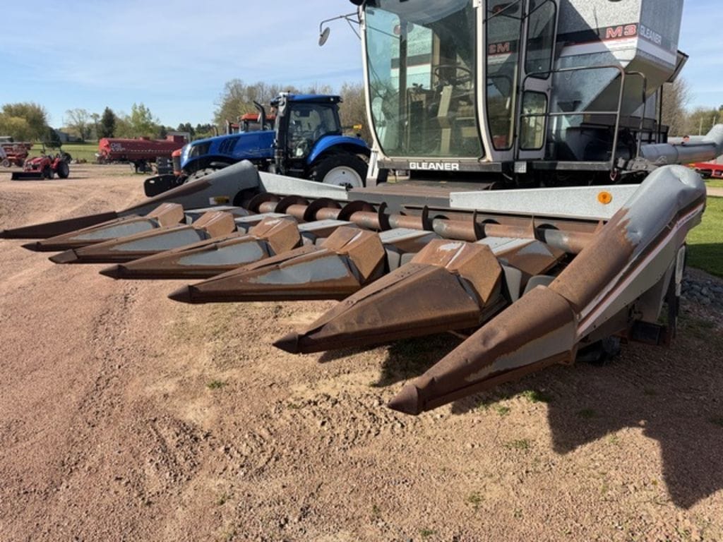 Gleaner 630 Equipment Image0
