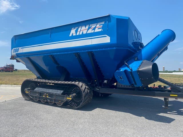 Image of Kinze 1100 equipment image 1