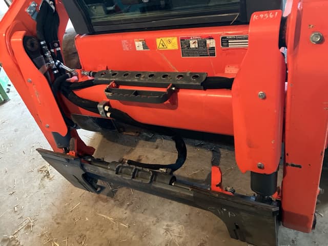 Image of Kubota SSV75 equipment image 4