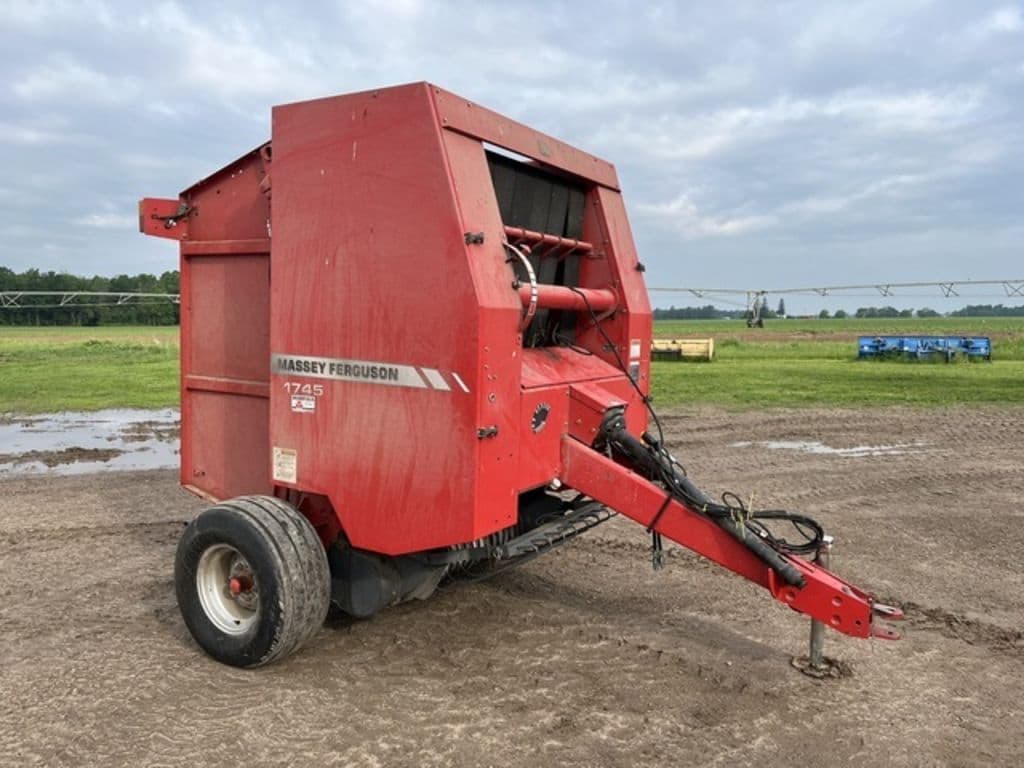 Image of Massey Ferguson 1745 Image 0