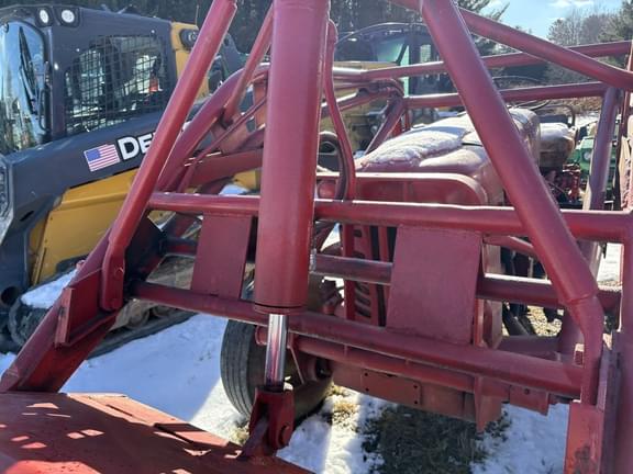 Image of International 300 equipment image 3