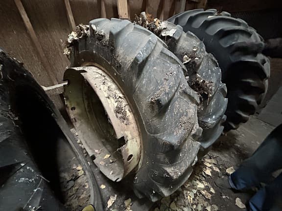 Image of John Deere 3010 equipment image 1