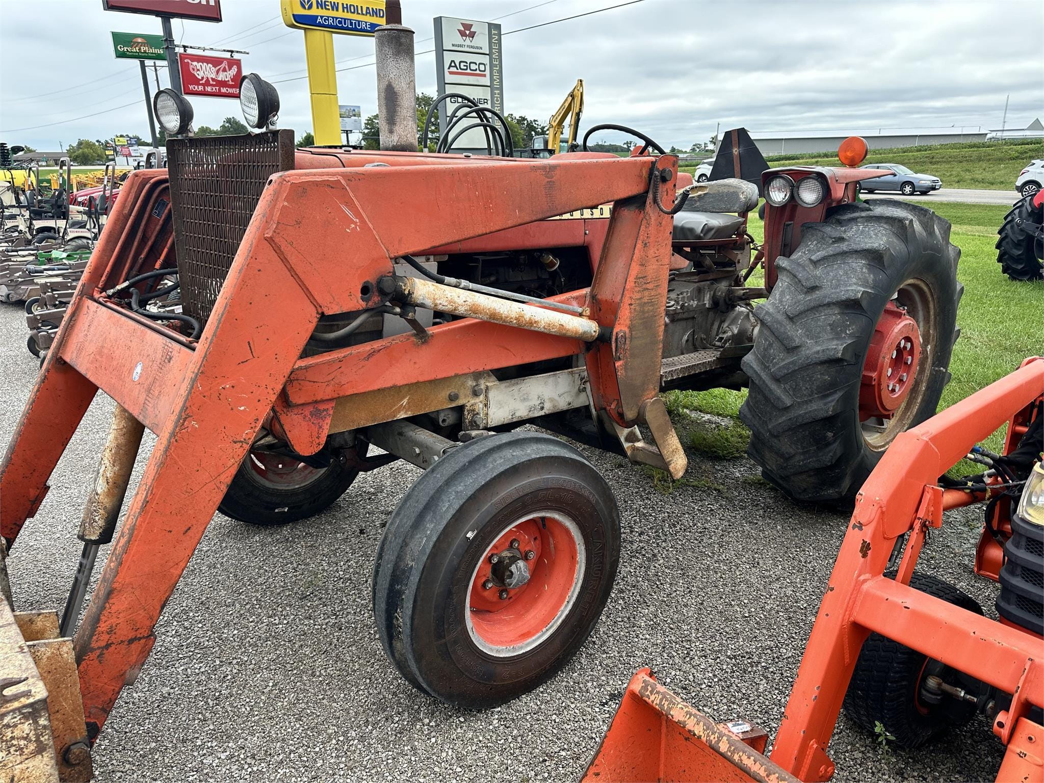 1966 Massey Ferguson 165 Equipment Image0