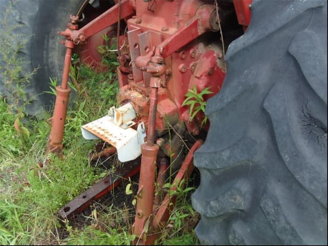 Image of International Harvester 706 equipment image 3