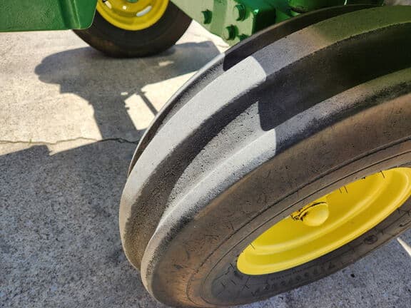 Image of John Deere 4230 equipment image 2