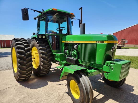 Image of John Deere 4230 equipment image 1