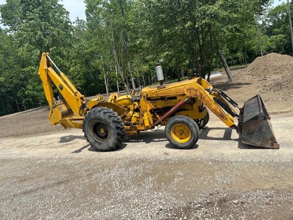 1975 Massey Ferguson 165 Equipment Image0