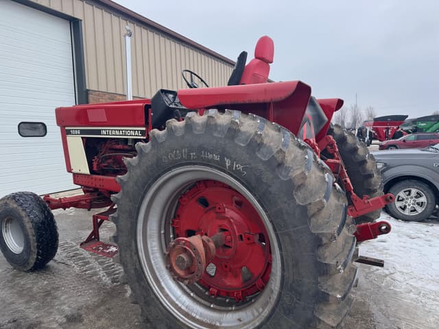 Image of International Harvester 1086 equipment image 2