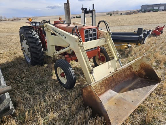 Image of International Harvester 674 equipment image 1
