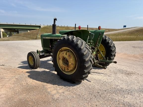 Image of John Deere 2640 equipment image 2