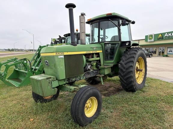 1977 John Deere 4430 Equipment Image0