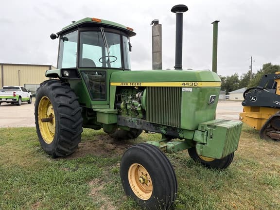 Image of John Deere 4430 equipment image 2