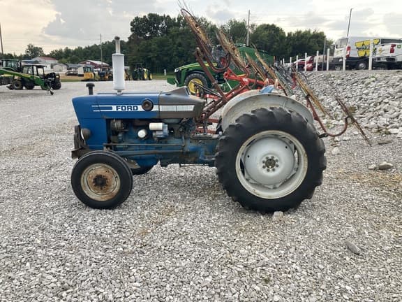 Image of Ford 2600 equipment image 3