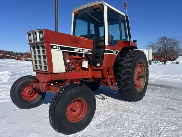 Image of International Harvester 1086 equipment image 1