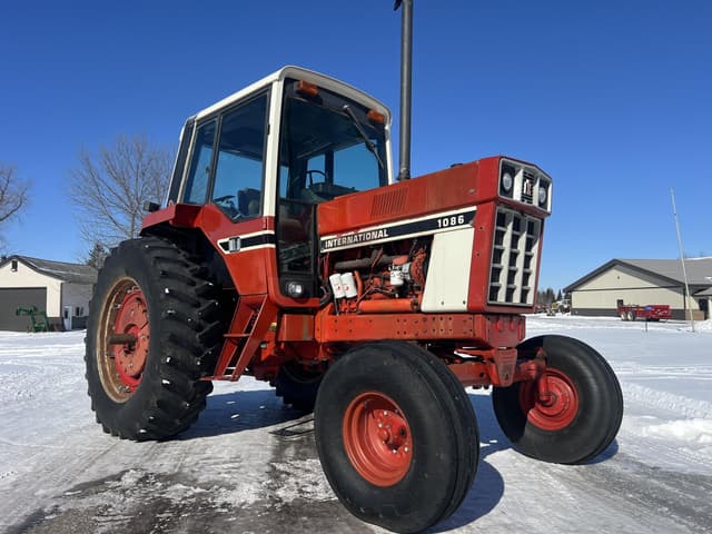 Image of International Harvester 1086 equipment image 4