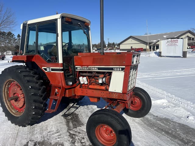 Image of International Harvester 1086 equipment image 3