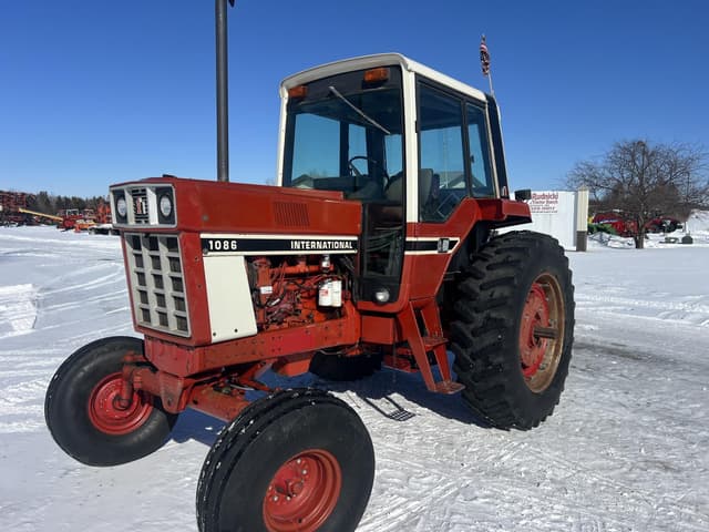 Image of International Harvester 1086 equipment image 2