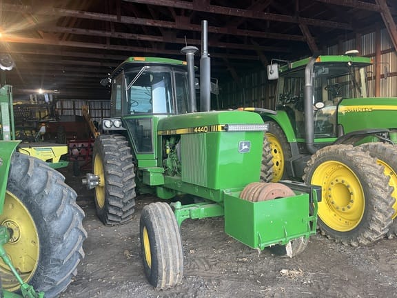 1978 John Deere 4440 Equipment Image0
