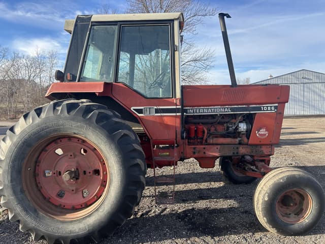 Image of International Harvester 1086 equipment image 1