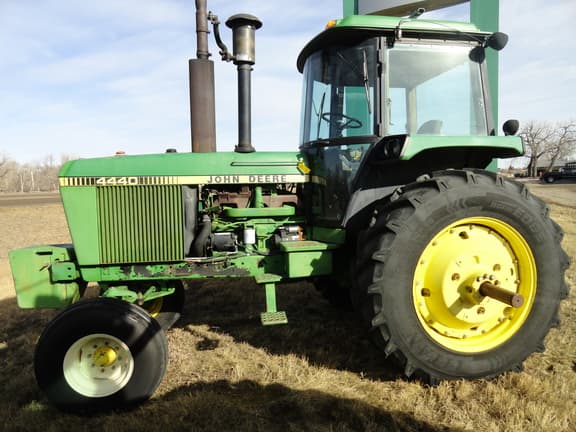 Image of John Deere 4440 equipment image 1