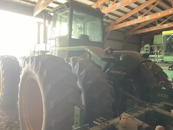 Image of John Deere 8440 equipment image 4