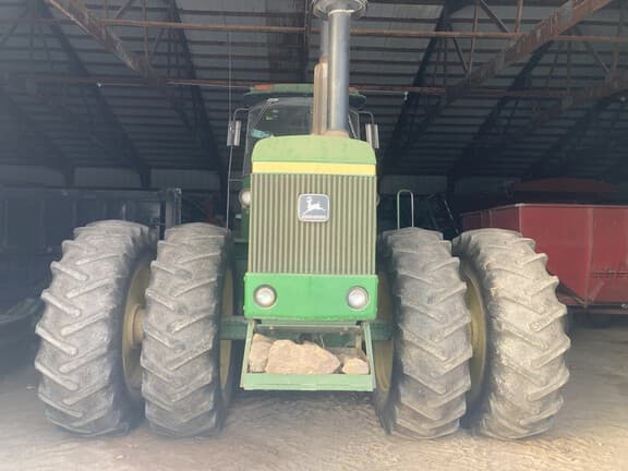 Image of John Deere 8440 equipment image 1