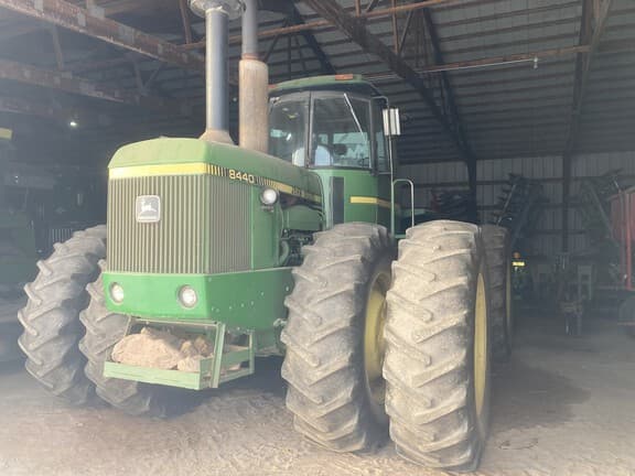 Image of John Deere 8440 equipment image 3