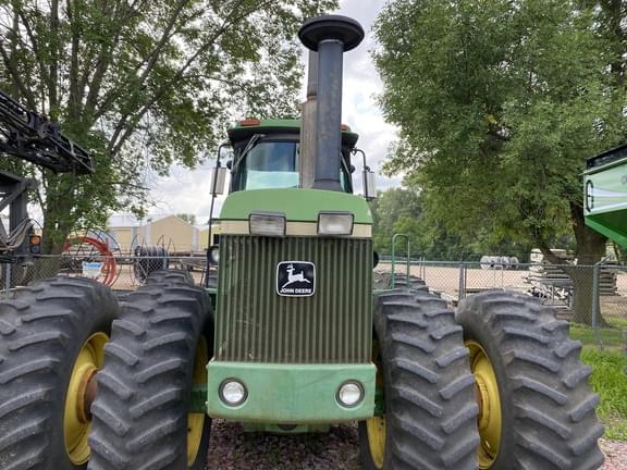 Image of John Deere 8440 equipment image 1