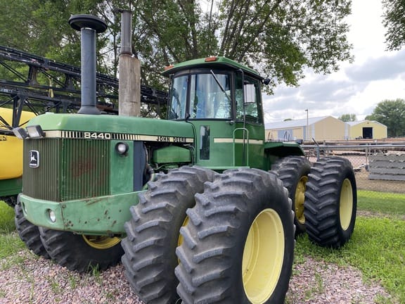 1981 John Deere 8440 Equipment Image0