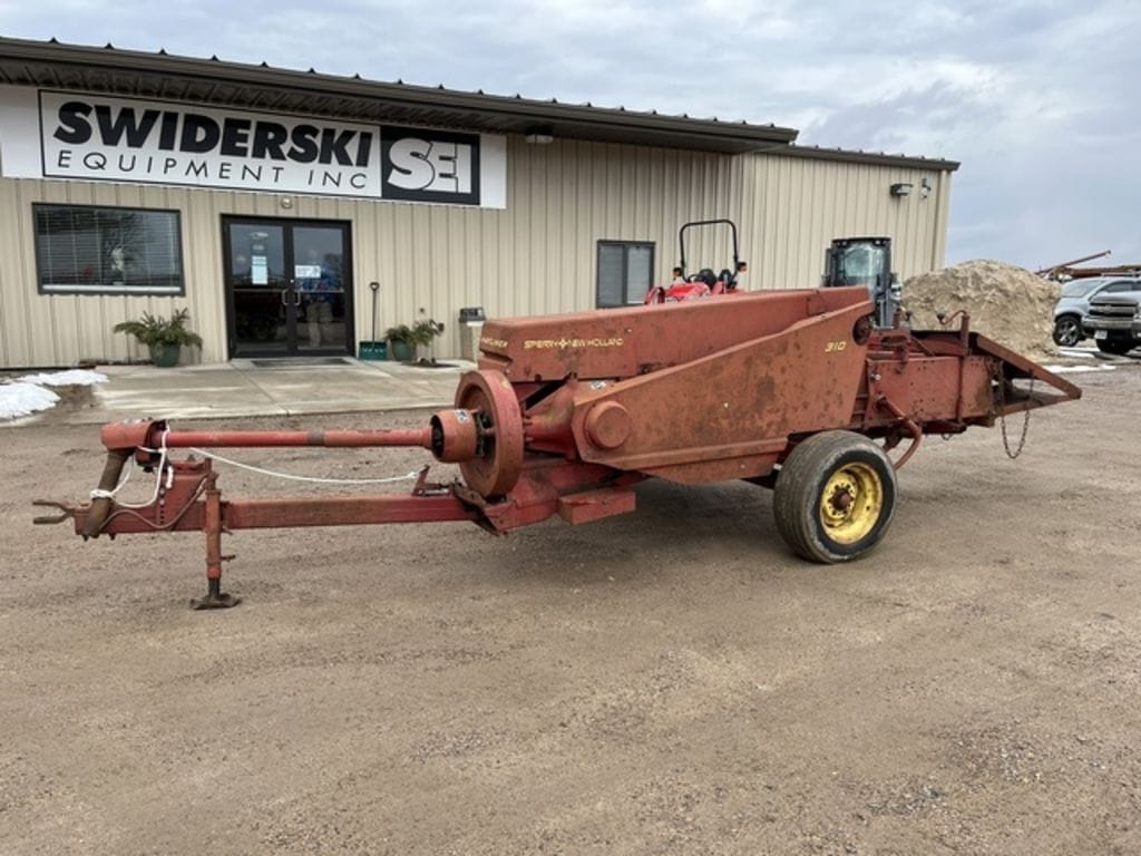 1981 New Holland 310 Equipment Image0