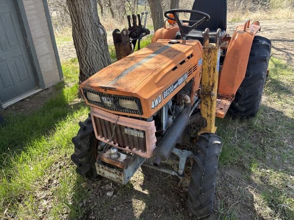 Image of Kubota B8200 equipment image 3