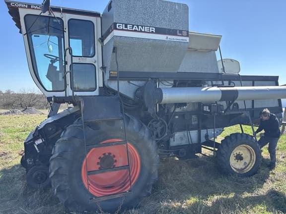 Image of Gleaner L3 equipment image 1