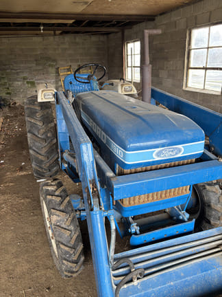 1984 Ford 1910 Equipment Image0