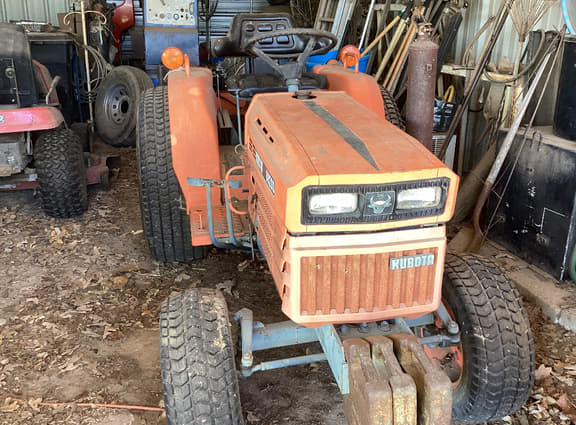 Image of Kubota B8200 equipment image 2