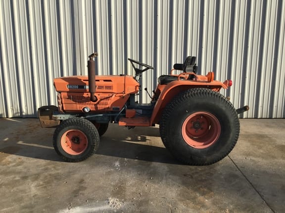 1985 Kubota B8200 Equipment Image0