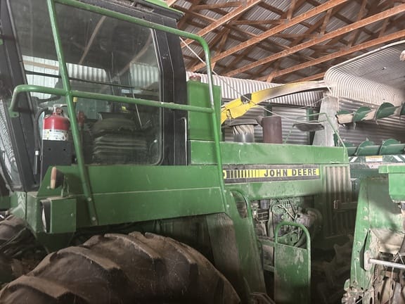 1986 John Deere 5830 Equipment Image0