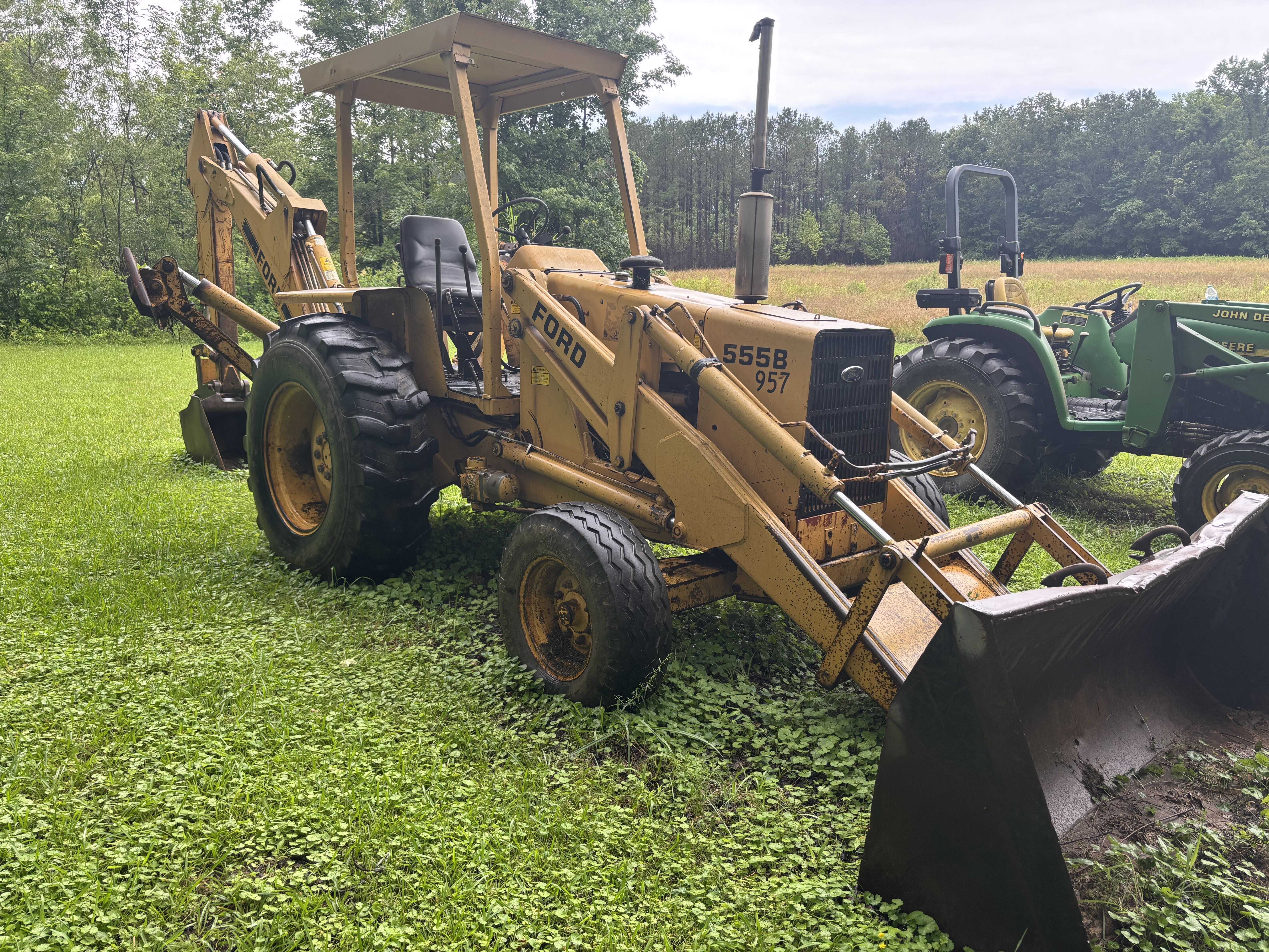 1987 Ford 555B Equipment Image0