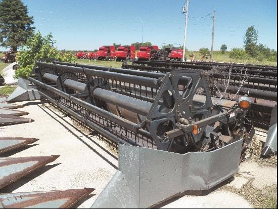 1987 Gleaner 320 Equipment Image0