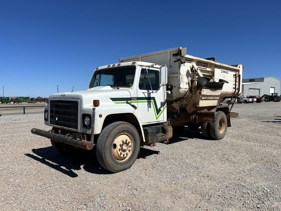 1987 Roto-Mix 490-14 Equipment Image0