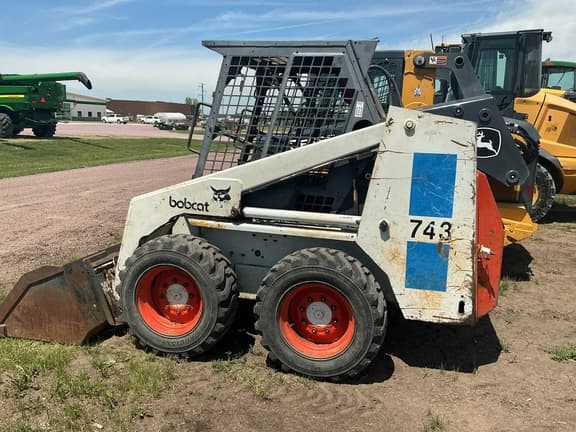 Image of Bobcat 743 equipment image 3