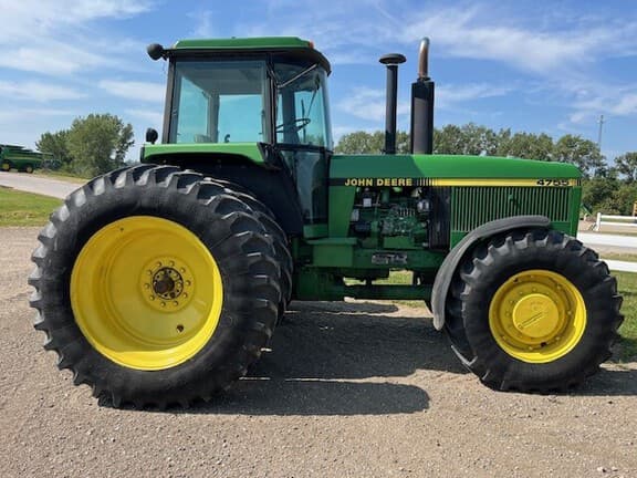 Image of John Deere 4755 equipment image 3