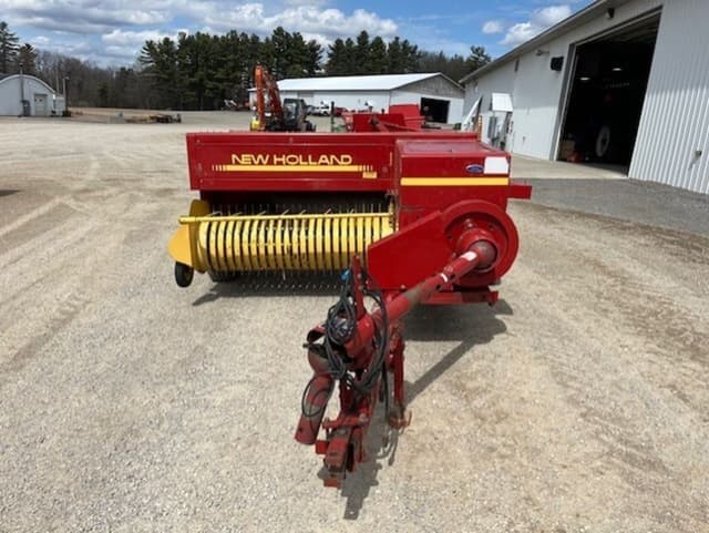 Image of New Holland 570 equipment image 3