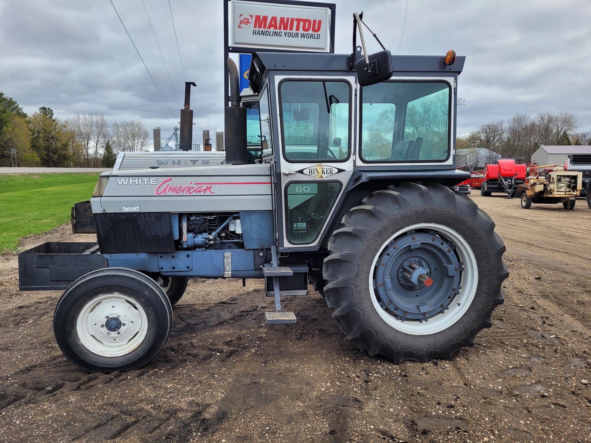 1989 White American 80 Equipment Image0