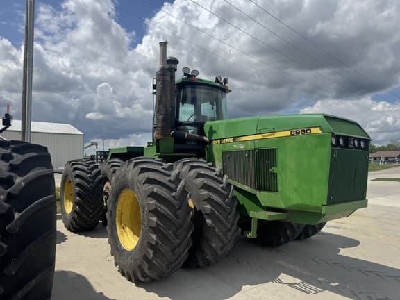 Image of John Deere 8960 equipment image 2