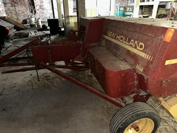 Image of New Holland 565 equipment image 3