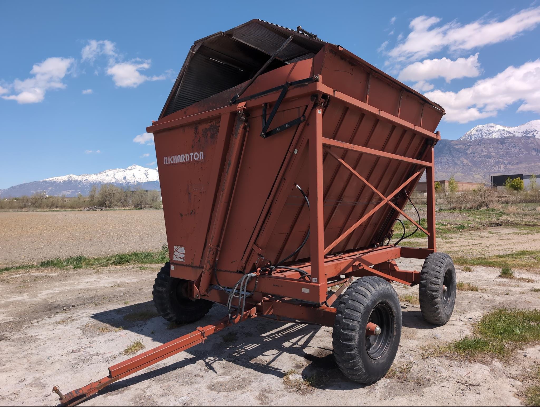 1990 Richardton 700 Equipment Image0